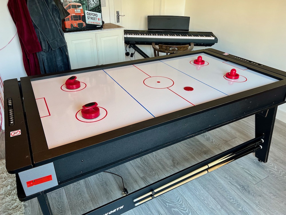 Games room with 6' table to play 'AIR HOCKEY